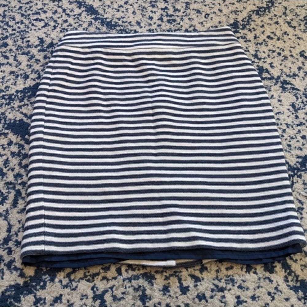 Ann Taylor petite size 0 striped skirt blue and white stretch comfort lined